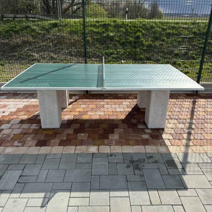 Stolnotenisový stôl